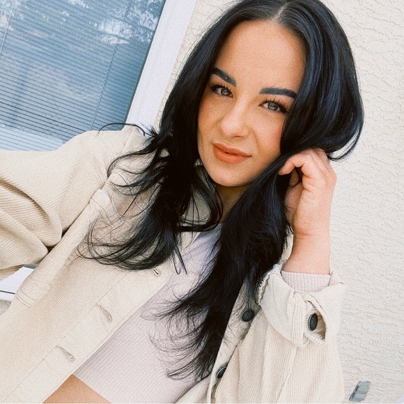 Meet Your Posher, Tosha ✨ - Picture 1 of 1